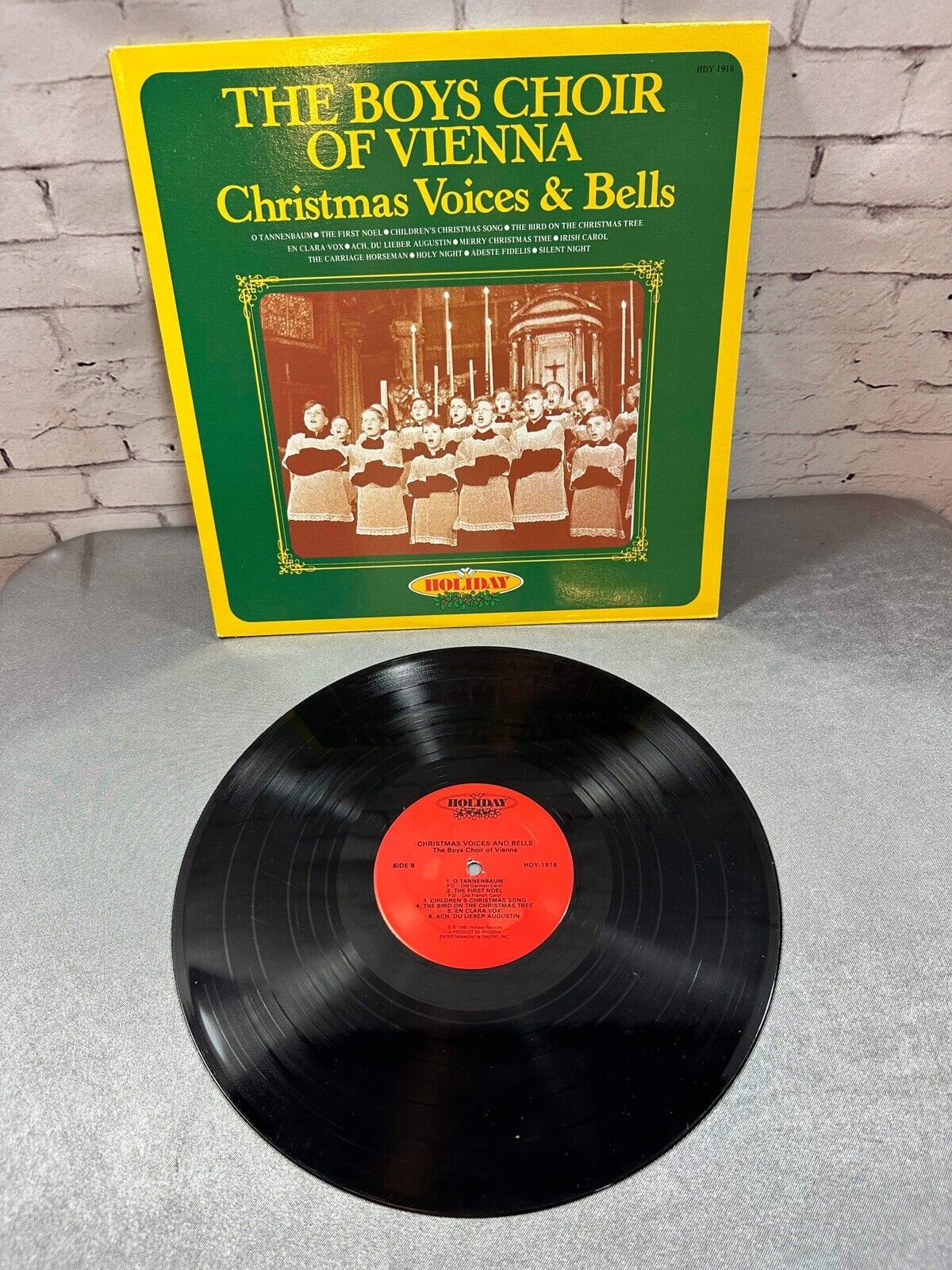 Boys Choir of Vienna - CHRISTMAS VOICES & BELLS Holiday Records 33 Vinyl VG+/EX