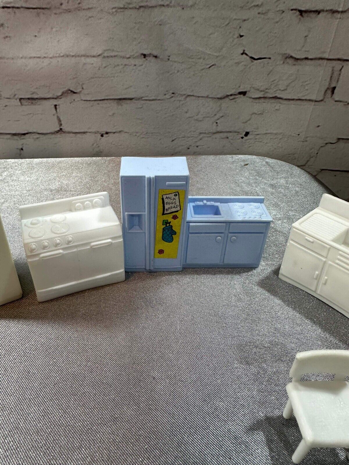 Lot of 14 Vintage Miniature Dollhouse Furniture & Appliances VTY 004