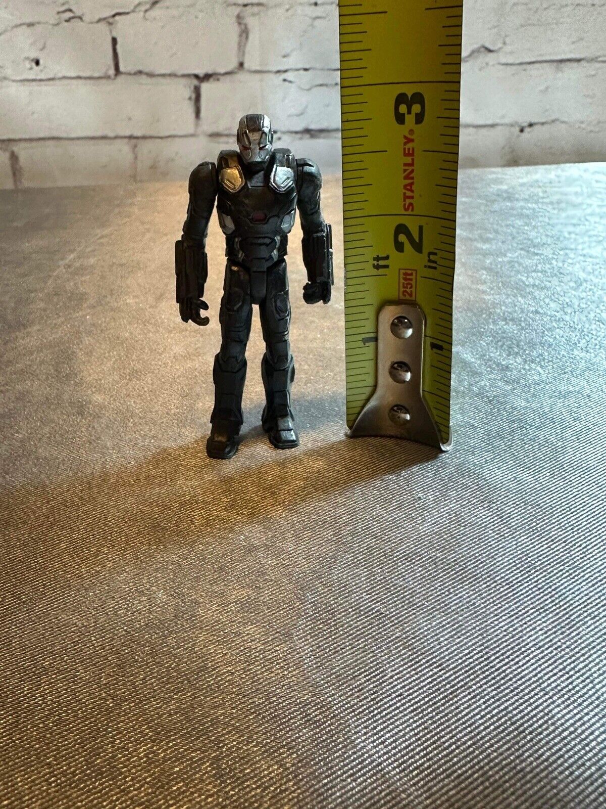 VINTAGE WAR MACHINE MINI MINIATURE FIGURINE FIGURE C267 VTY