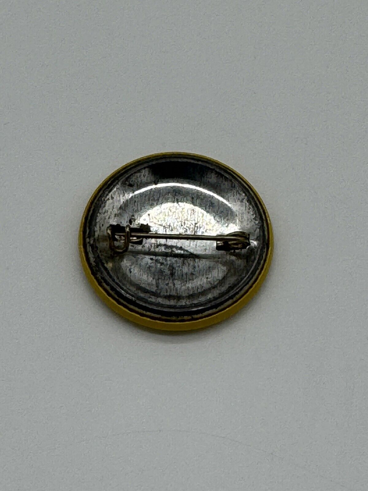 Vtg Pinback Button - Smokey Bear Is alive & well prevent forest fires 006