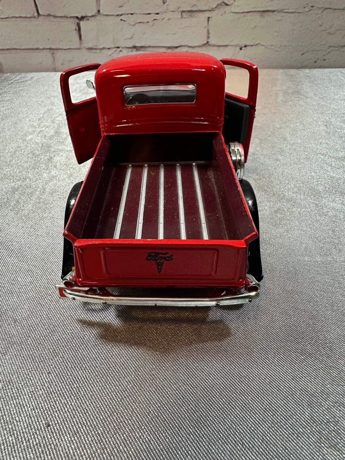 1937 Ford Pick Up Truck Red w/ Black Showcasts 73233 1/24 Diecast Model Car 003