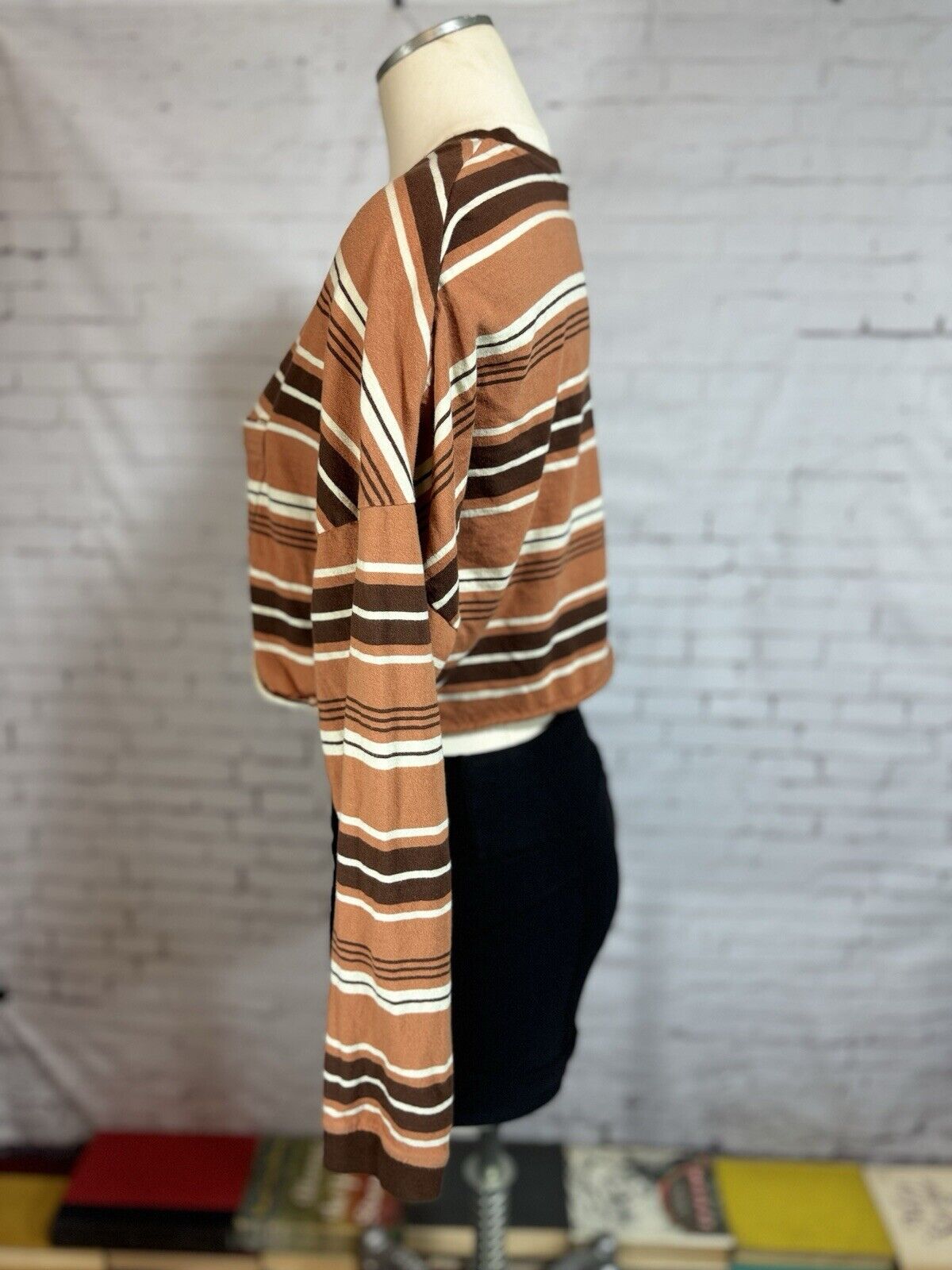 Women’s SZ XS Stripes Loose Fit Crop Top Long Sleeved Shirt