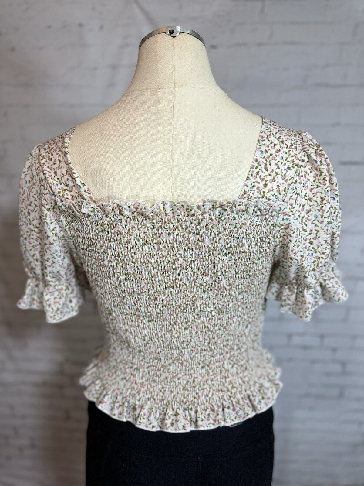 CUTE! Floral LRG Sheen Crop Top - WCLTH 001