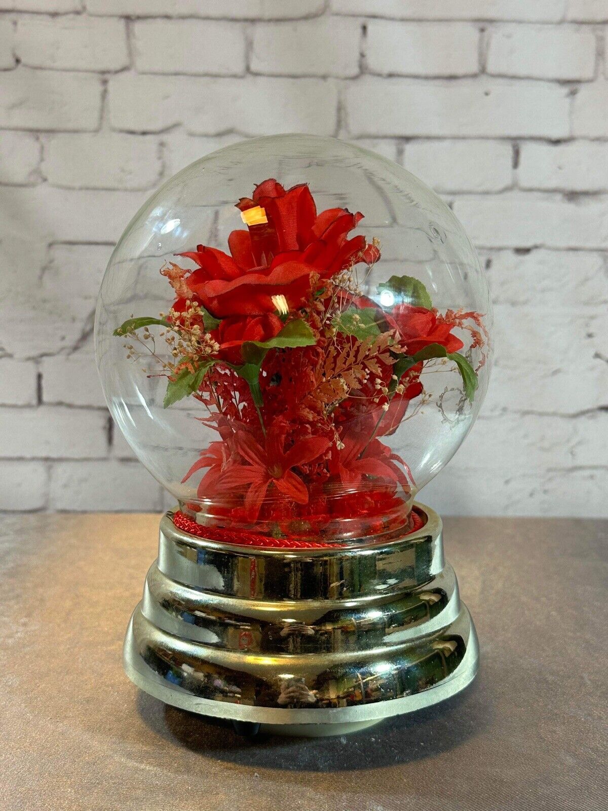 Vintage 1070s Illuminated Red Roses Glass Globe Windup Music Spins VHD QCC