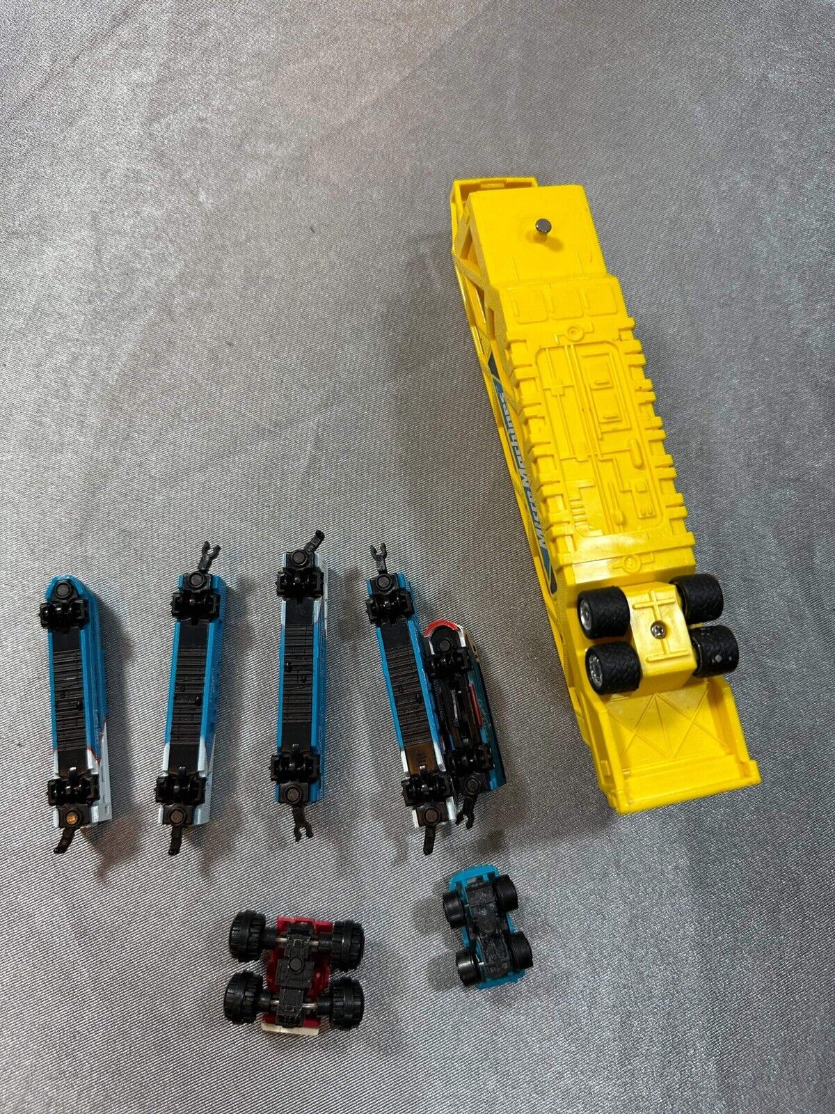 Vintage Galoob Lines train set Car Hauler & Two Cars Micro Machines 1989 VTY 002