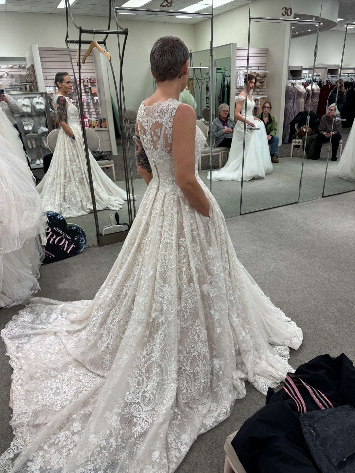 ✨ NEW✨ Size 12 GORGEOUS OLEG CASSINI wedding dress with POCKETS!!