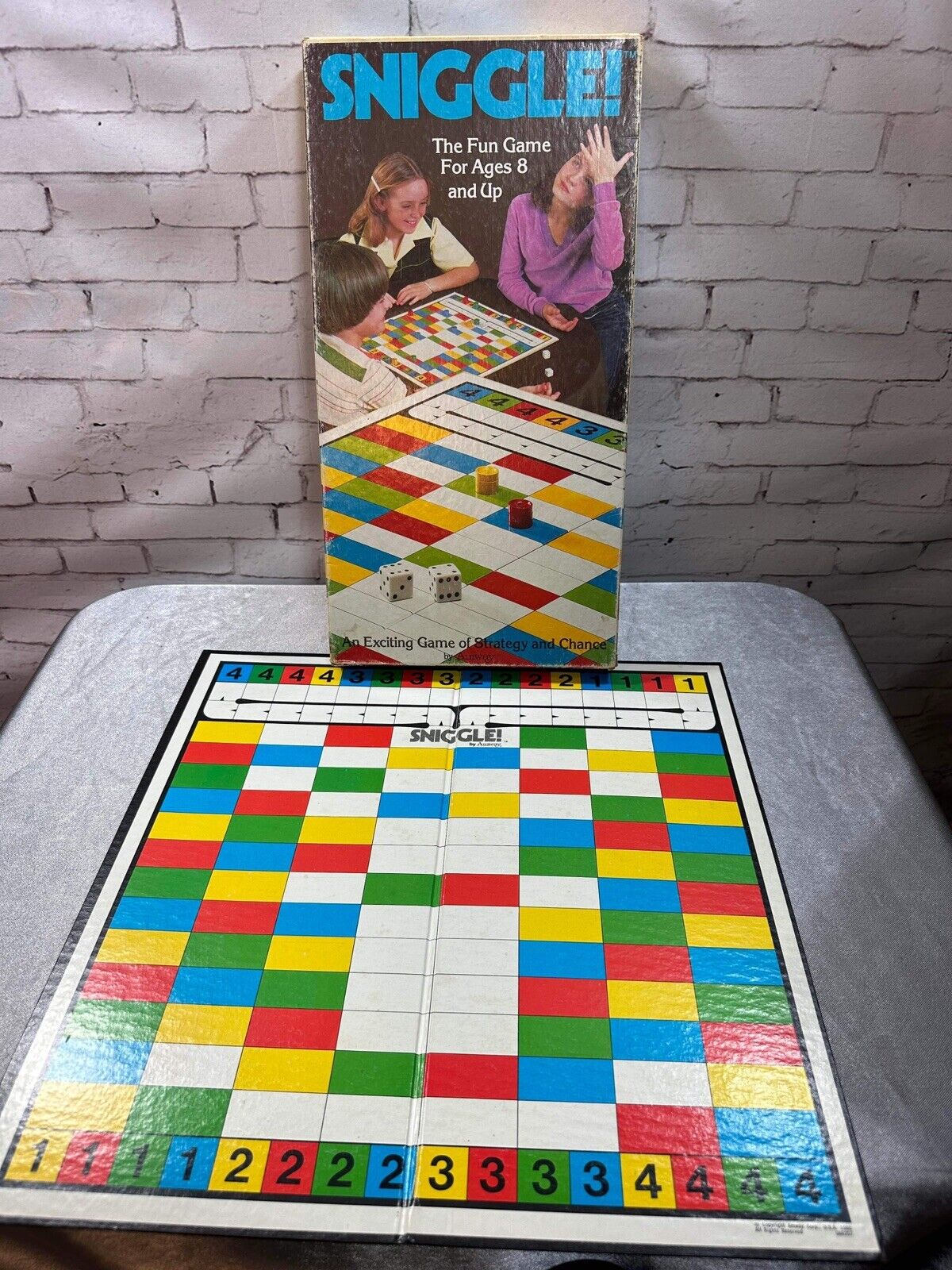 Vintage Sniggle Board Game by Amway - 1980 Edition - Complete Strategy VGM
