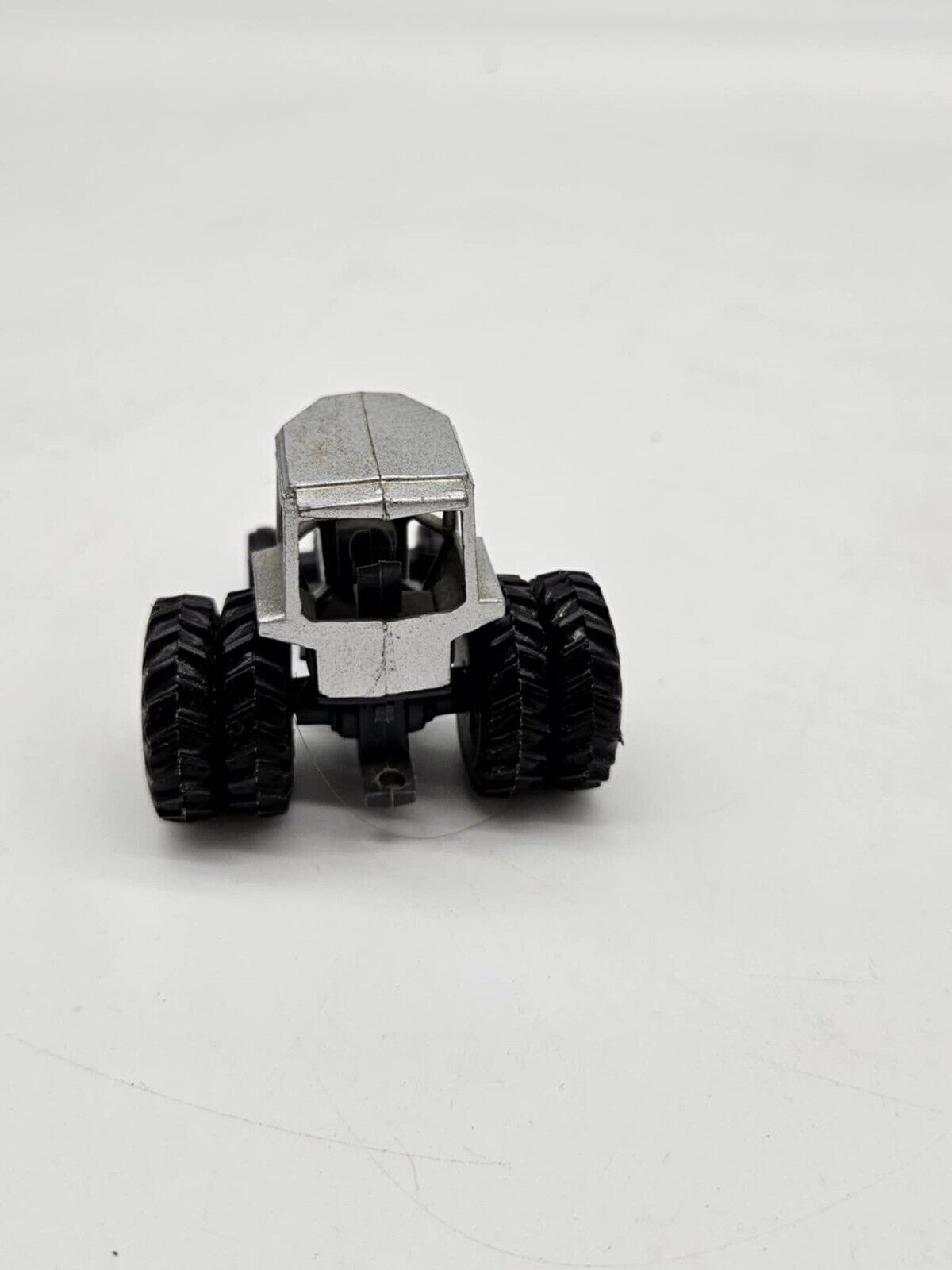 Set of Two 1:64 White 185 Field Boss Tractors with Duals