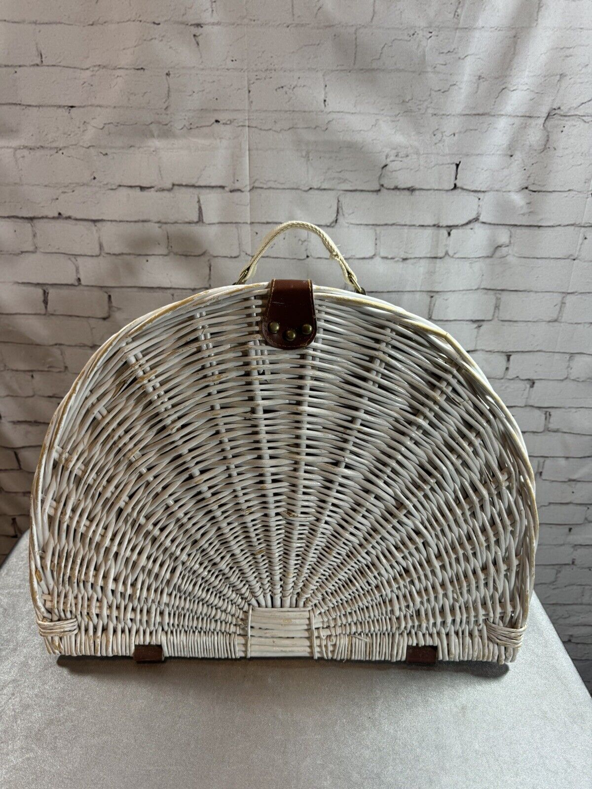 Handwoven English Style Picnic Outdoor Leisure Basket Set For Two TNO MISC