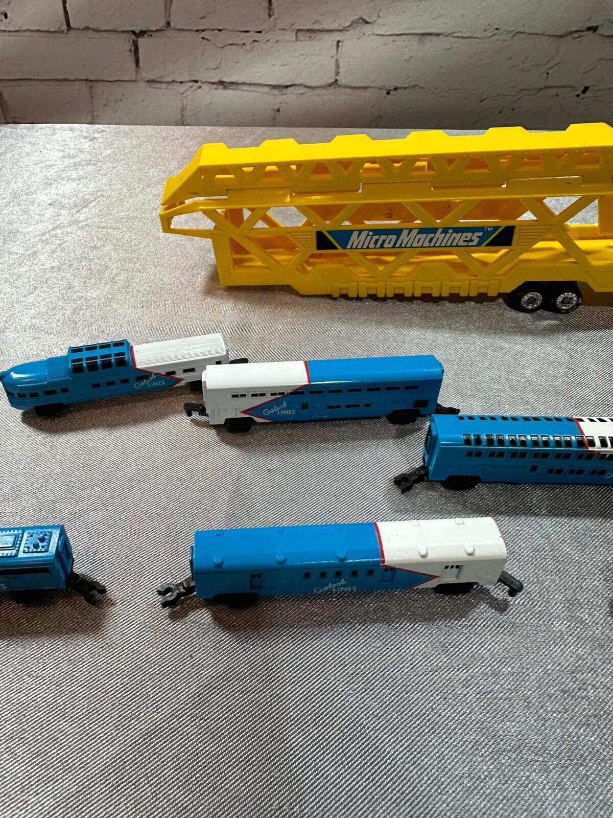 Vintage Galoob Lines train set Car Hauler & Two Cars Micro Machines 1989 VTY 002