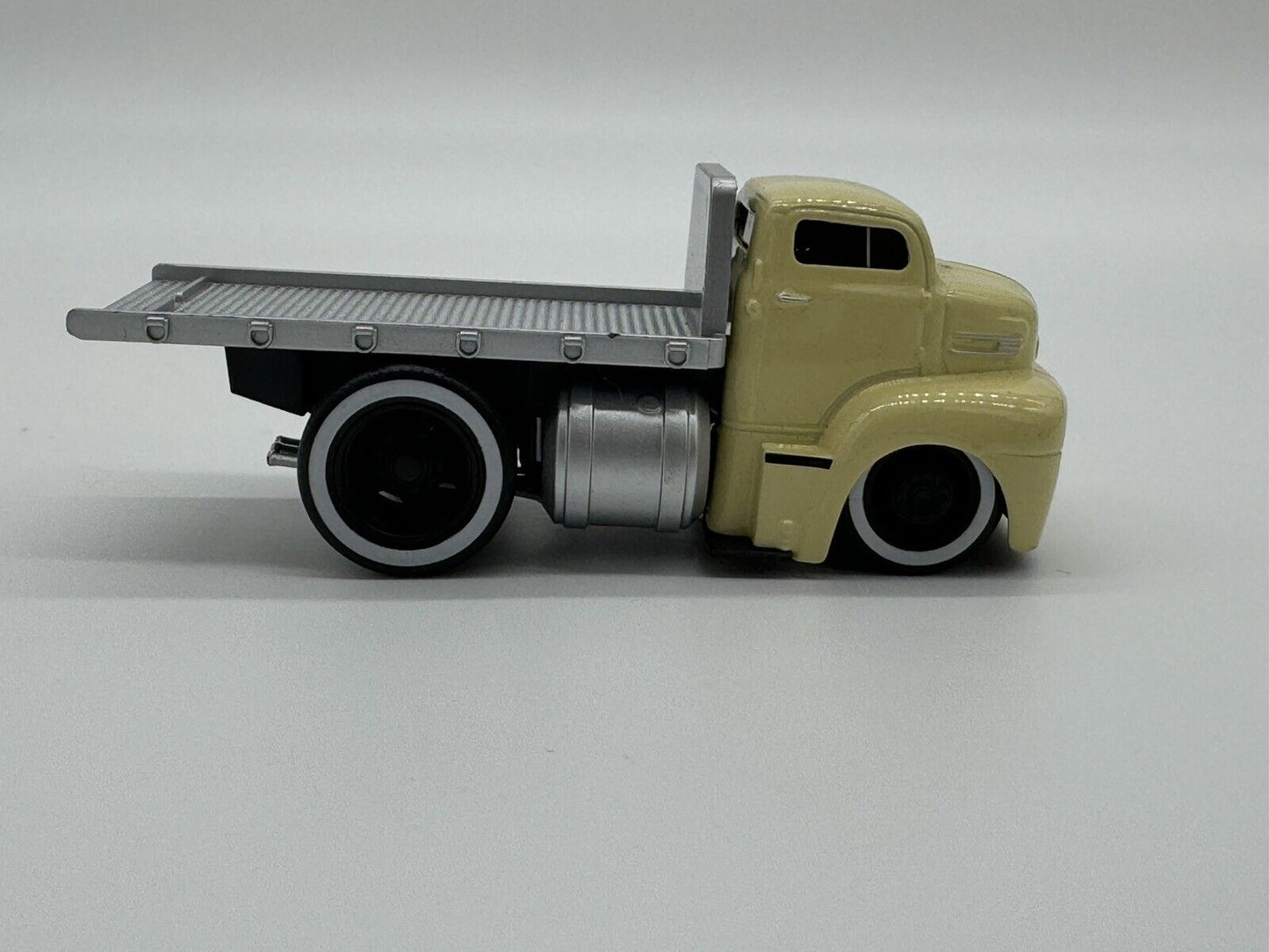 1950 Ford Coe Flatbed Truck Collectible 1/64 Scale Diecast Model Collector 006