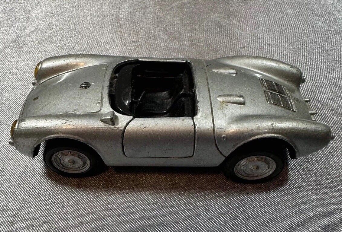 Maisto Porsche 550 A Spyder James Dean 1:32 Scale Model Sports Car D2 VTY 004