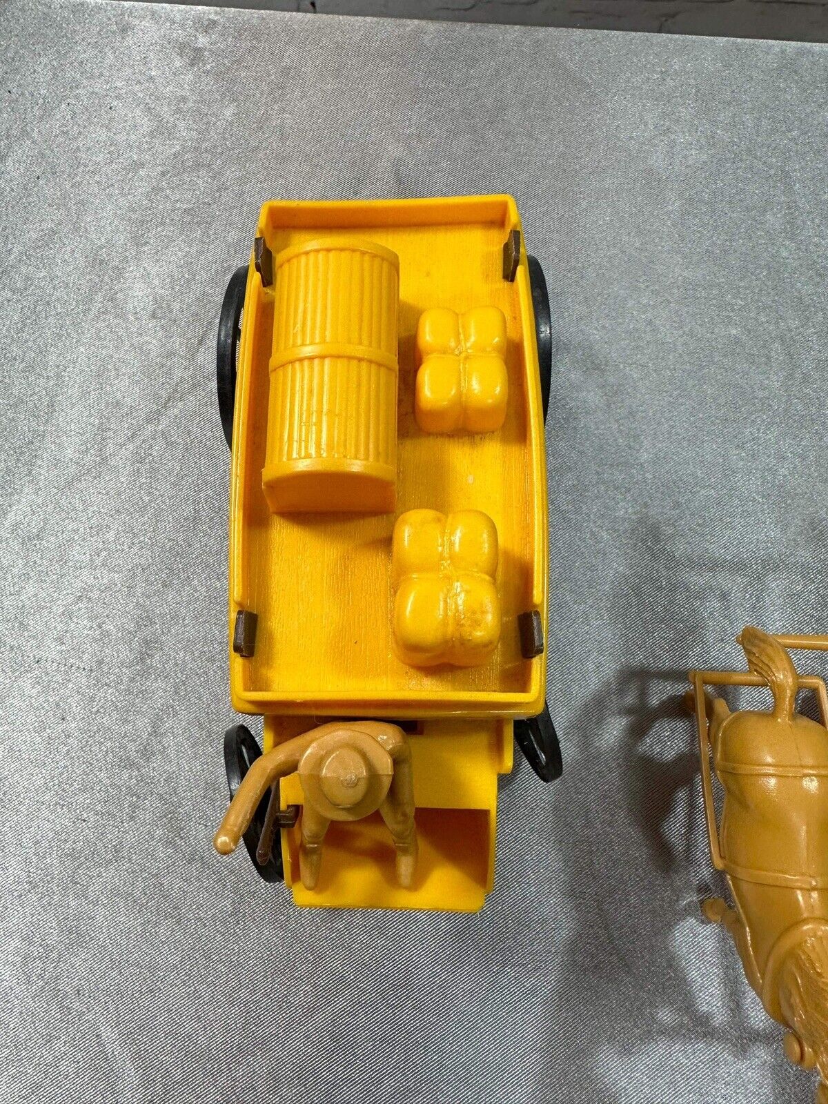 Vintage 70s Processed Plastic Wells Fargo 11" Stagecoach w Driver & Horses, mint