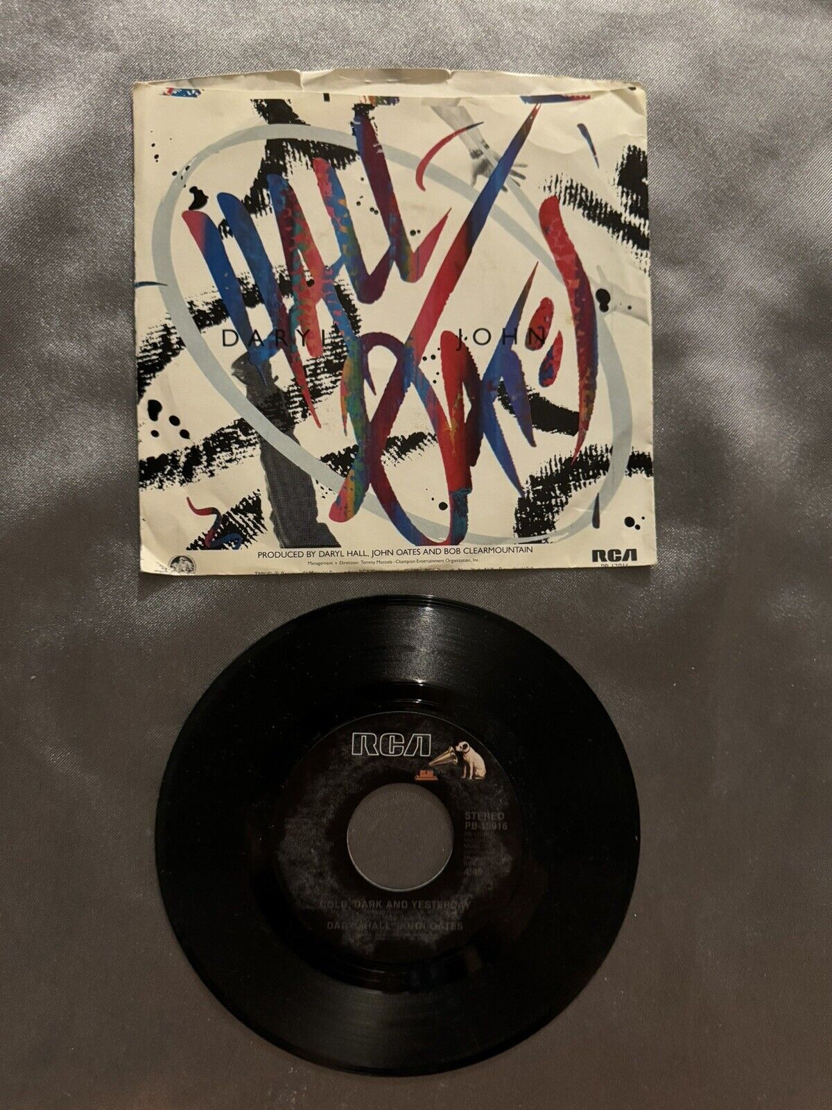 Daryl Hall & John Oates - Out Of Touch 1984 RCA Vinyl Record 7” 45 Single
