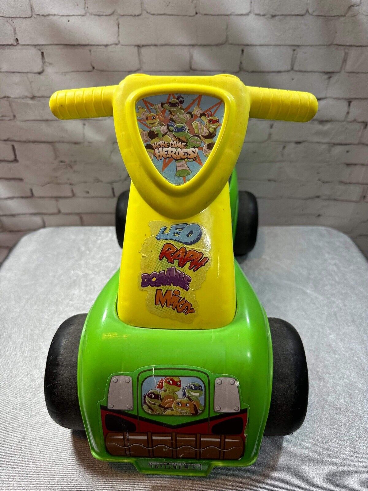 Teenage Mutant Ninja Turtles Half-Shell Heroes Push 'N Scoot Ride On TMNT VTY