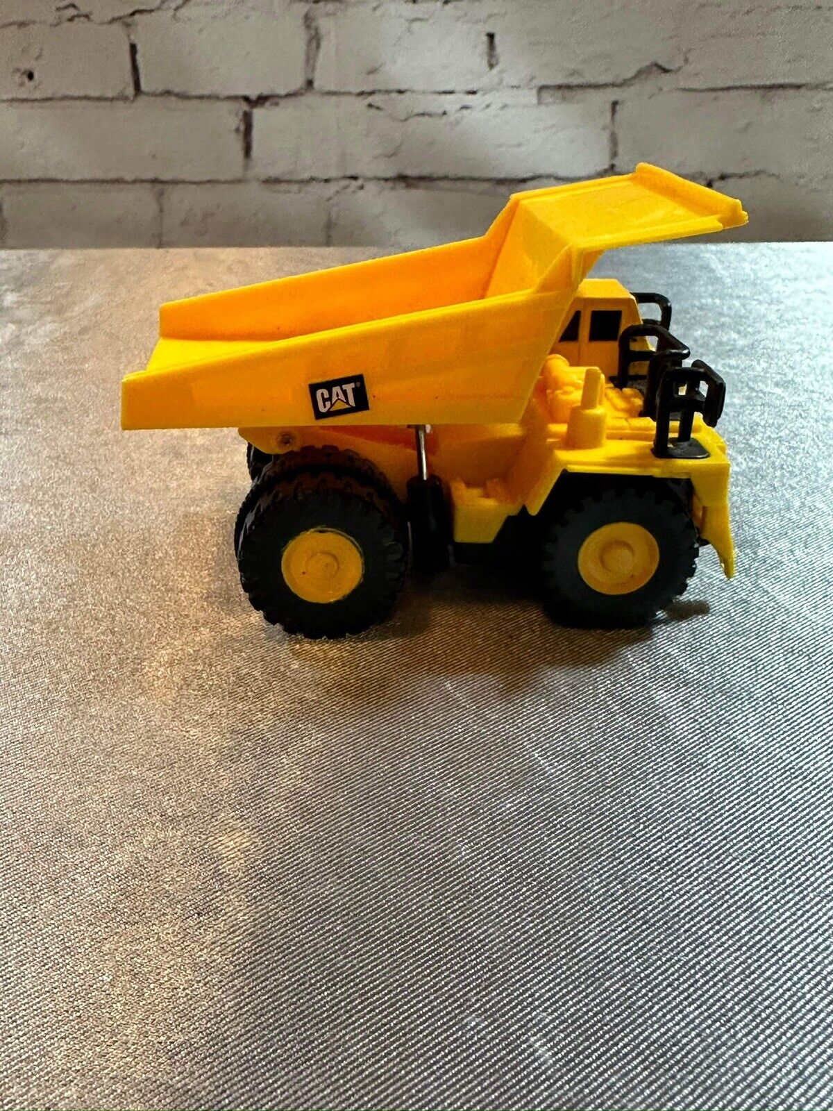 Vintage 1995 Toy State CAT Caterpillar Loader Dump Truck Lights Sounds VTY