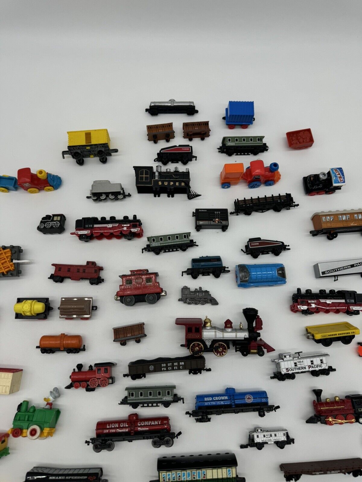 Huge Vintage Train Collectors Lot of 50+ Train Pieces