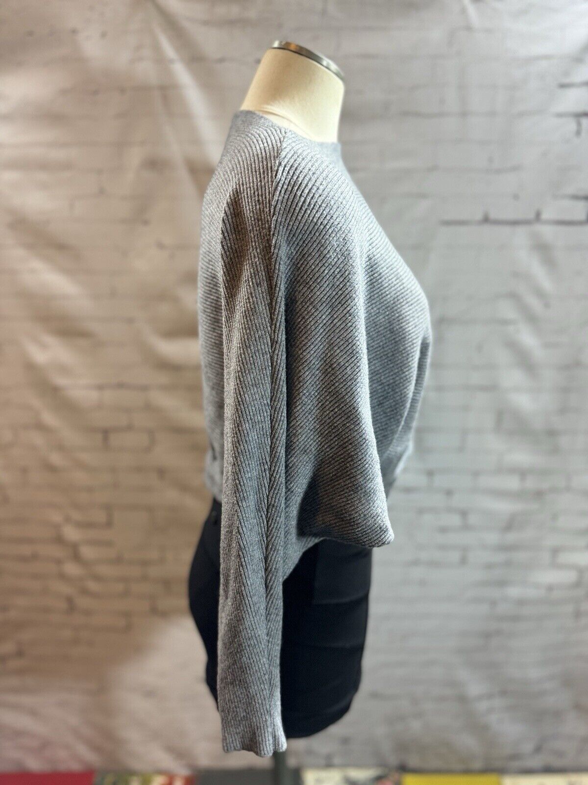 Women’s SZ M oversized Tunic Fitted Waistline Slit Neck Sweater - WCLTH 001