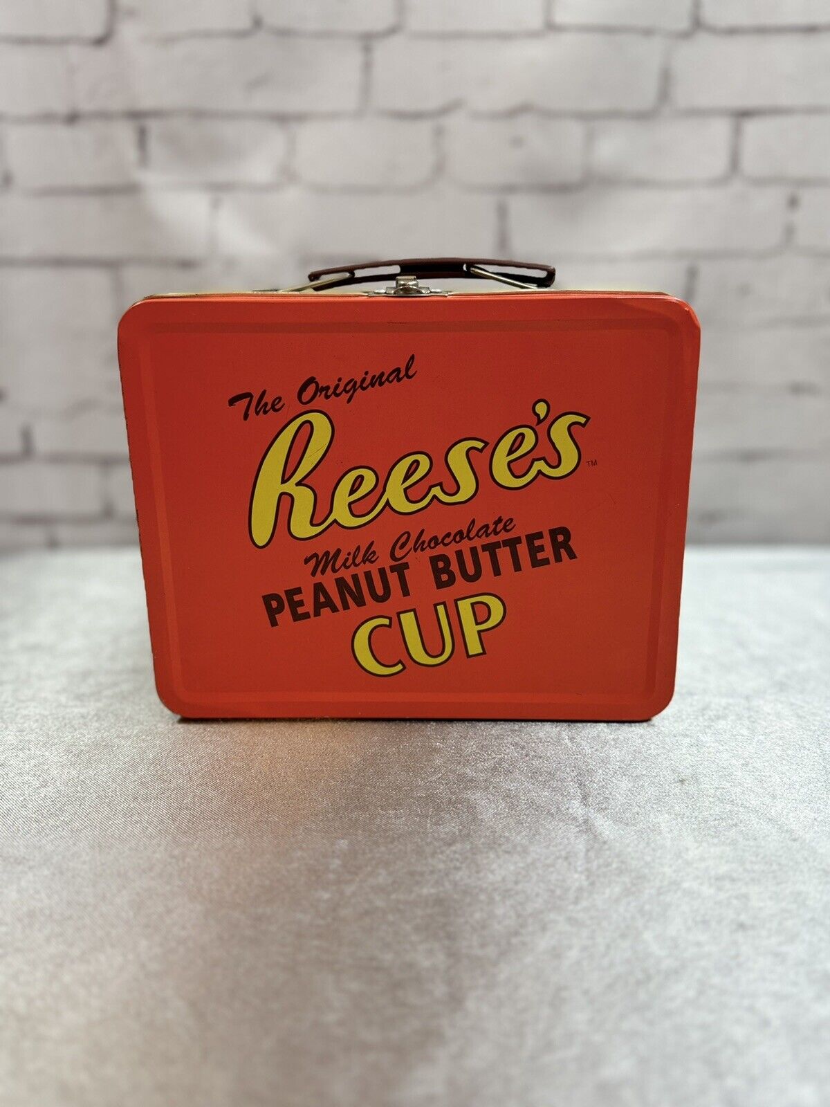 Reese's Milk Chocolate Peanut Butter Cup mini Metal Lunch Box TNO QCC