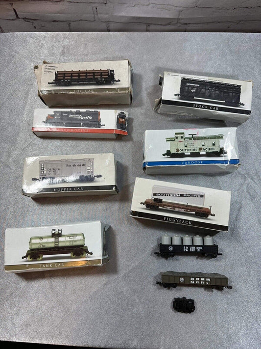 9 Pc. High Speed Metal N Scale Train Display Set Southern Pacific Railroad Train