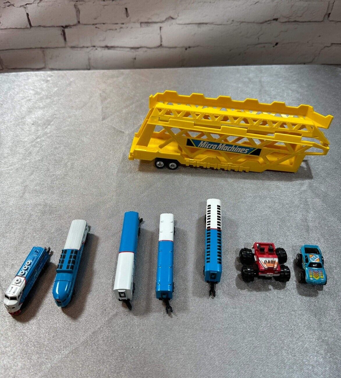 Vintage Galoob Lines train set Car Hauler & Two Cars Micro Machines 1989 VTY 002
