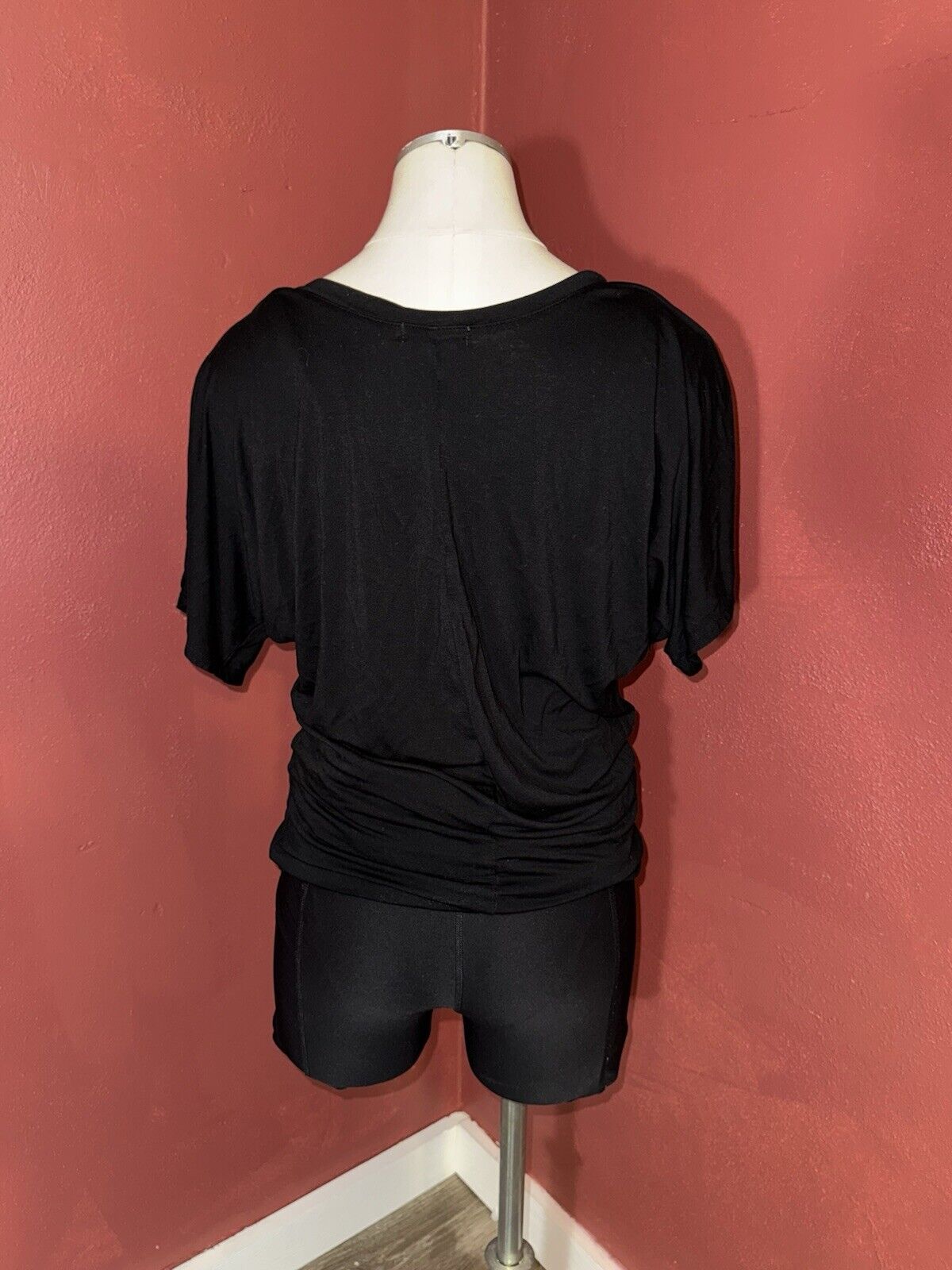 Women’s Free To Live SZ S Fitted Waistline Tunic Black Short Sleeve Top WCLTH