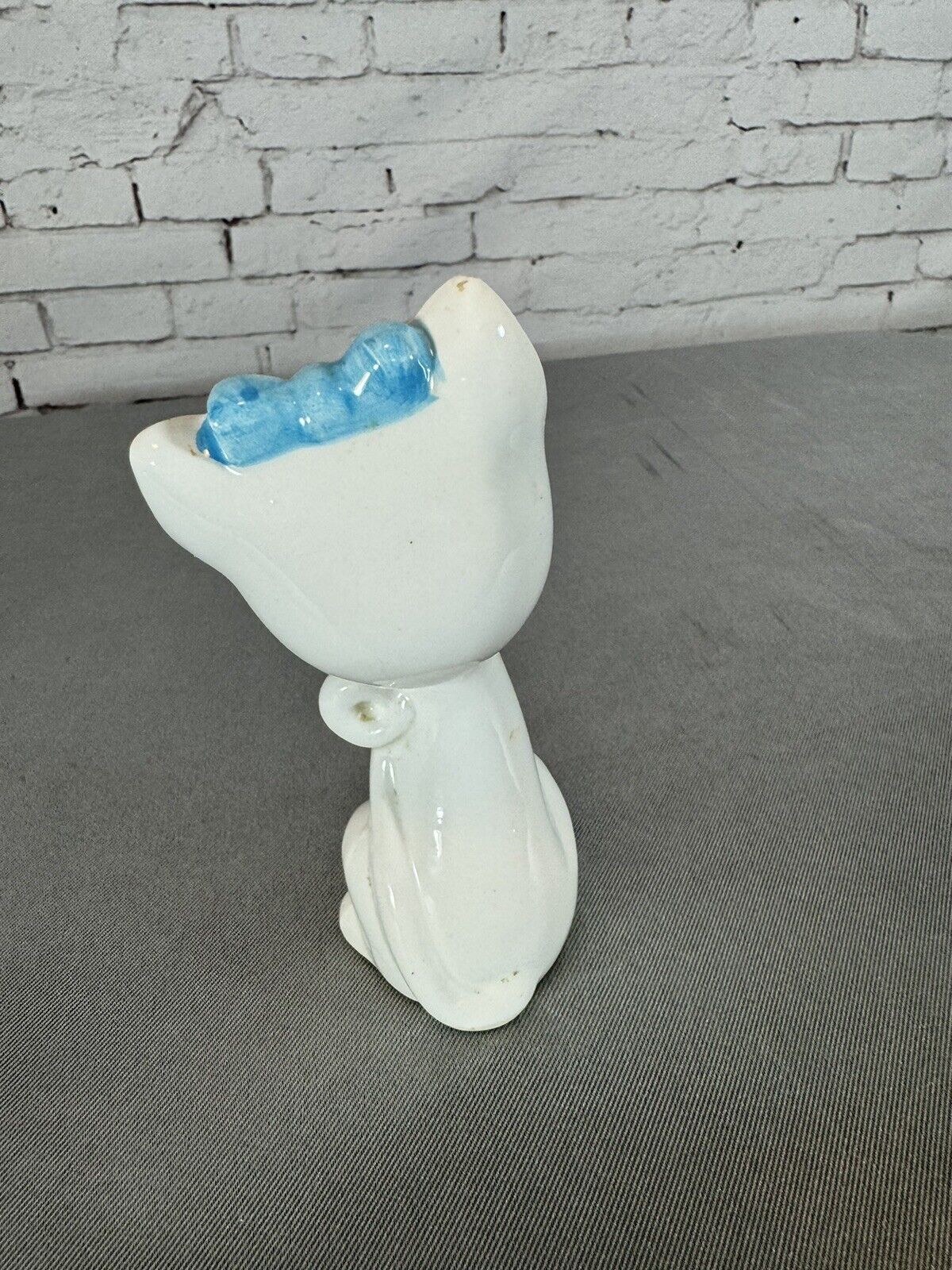 Vintage Puckered up Kitty Cat Collectibl e Figurine or Statue Made In Japan VFG