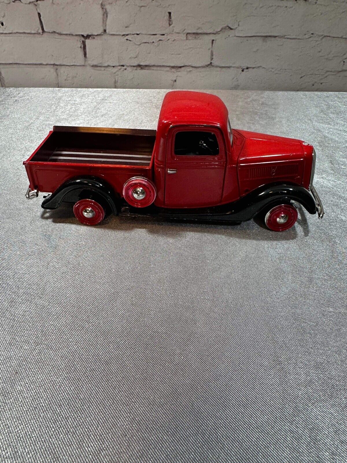 1937 Ford Pick Up Truck Red w/ Black Showcasts 73233 1/24 Diecast Model Car 003