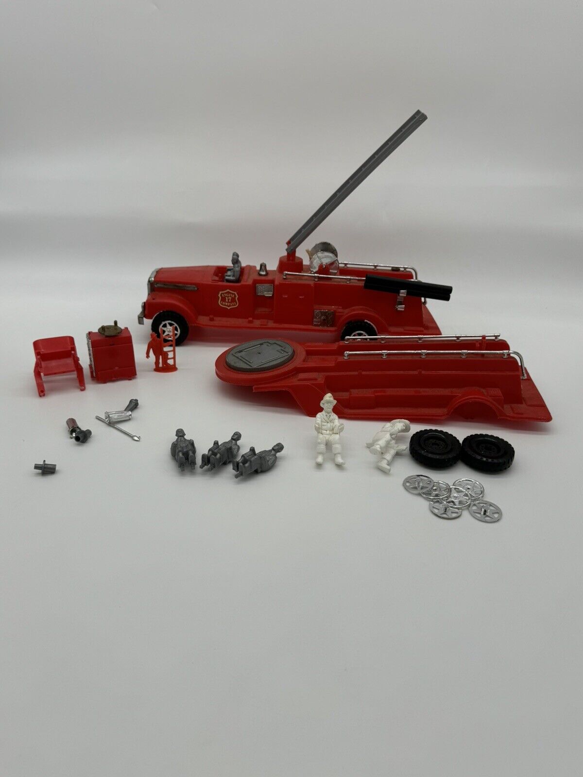 VINTAGE MPC FIRE TRUCK PLASTIC FIREMEN TRUCK, FIGURES & MORE VTY