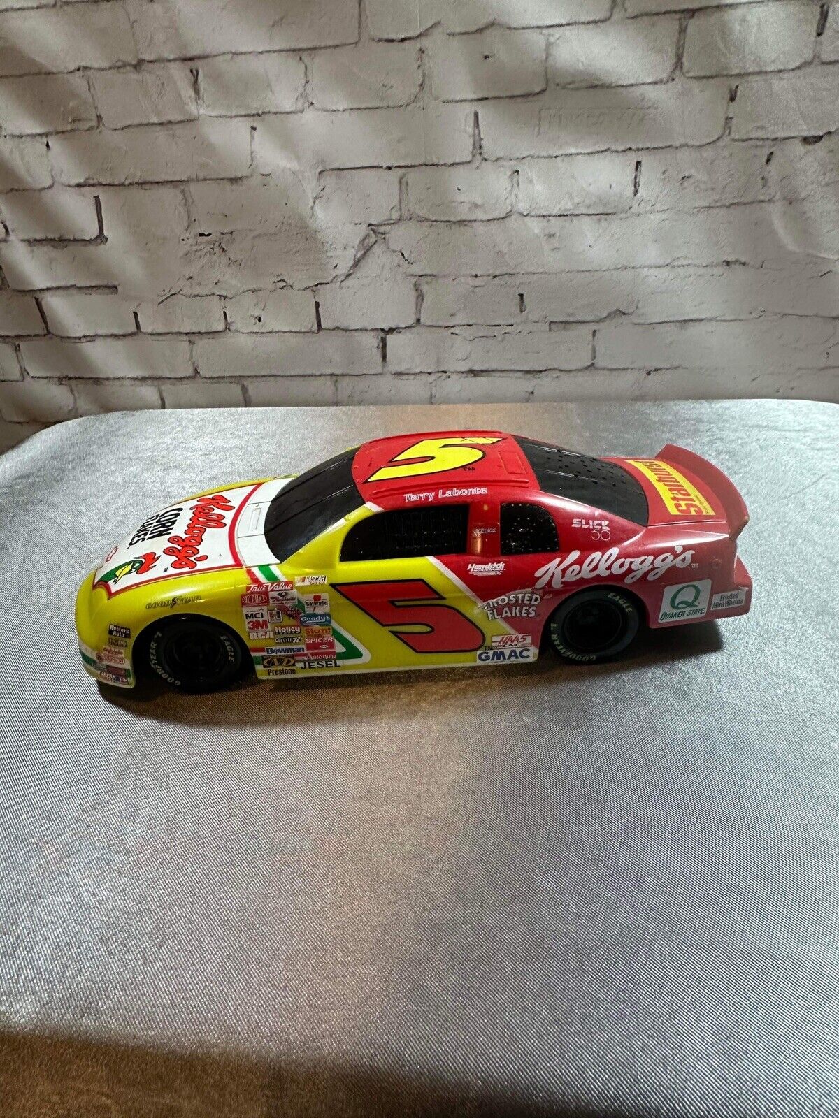1995 Edition Racing Champions #5 Terry Labonte 1:24 Scale Diecast NASCAR VCSM