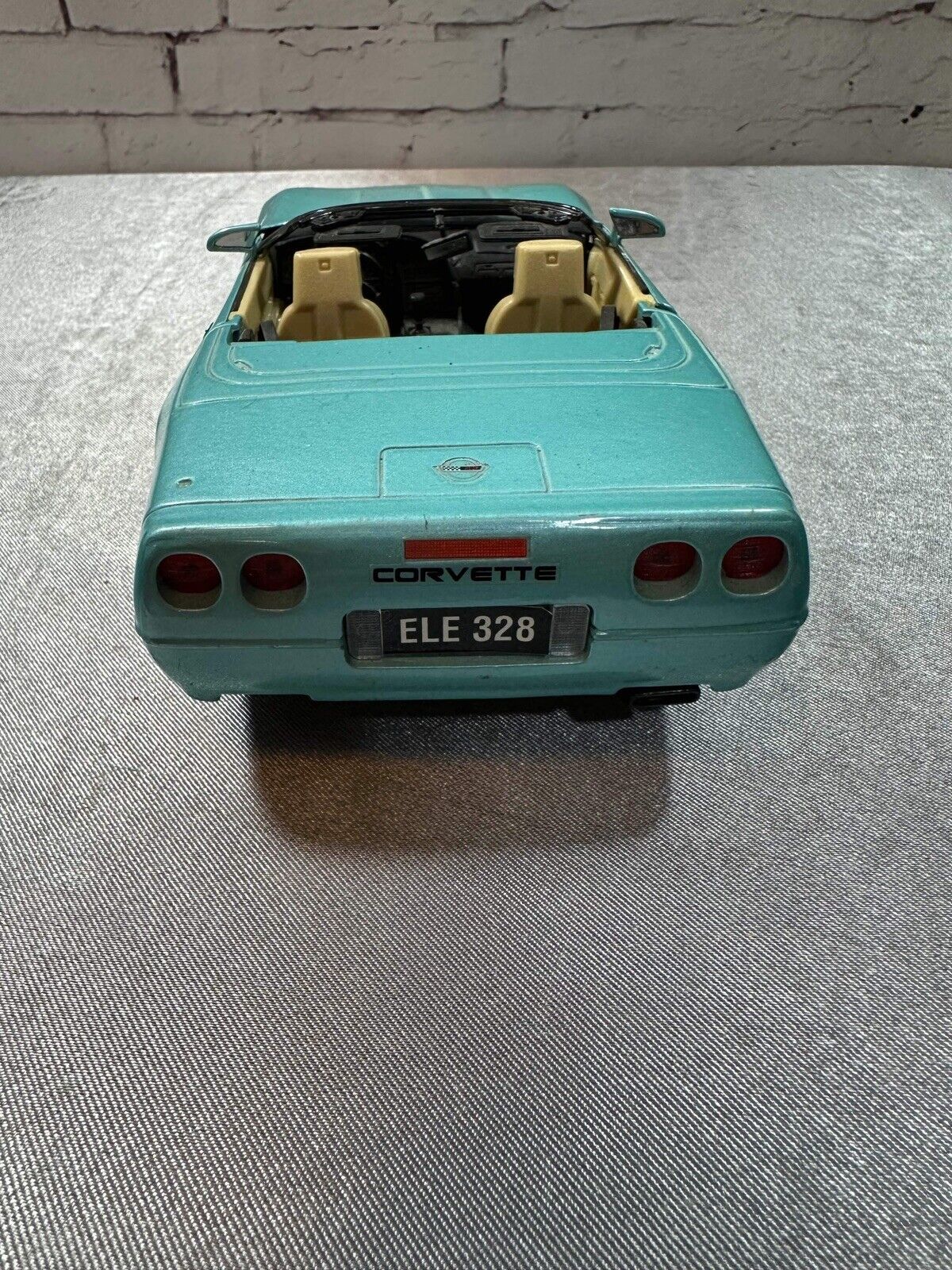 Maisto Special Ed. 1996 Powder Light Blue Chevrolet Corvette 1:18 Diecast VTY002