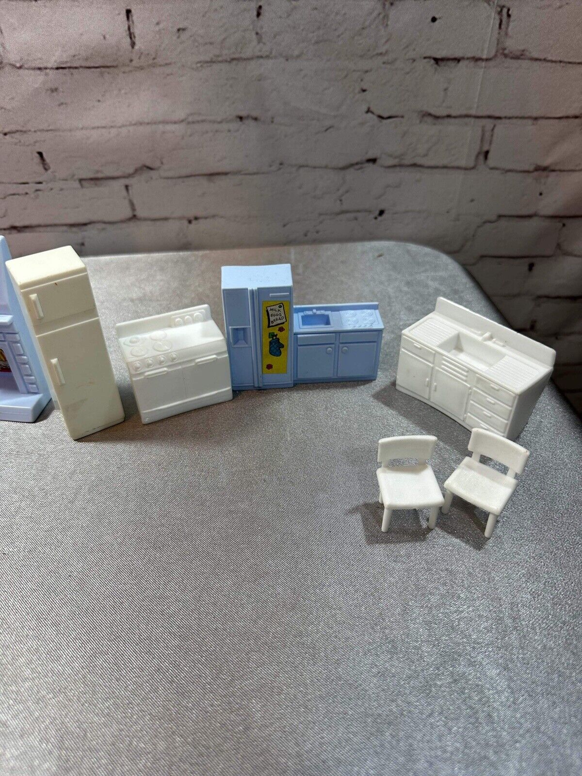 Lot of 14 Vintage Miniature Dollhouse Furniture & Appliances VTY 004