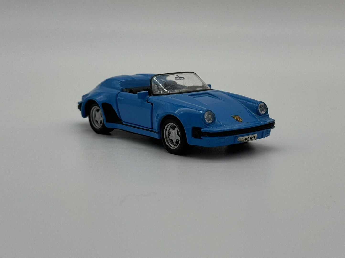 Maisto Porsche 911 Speedster 1:38 Scale Diecast Replica Model Blue Car CTY 006