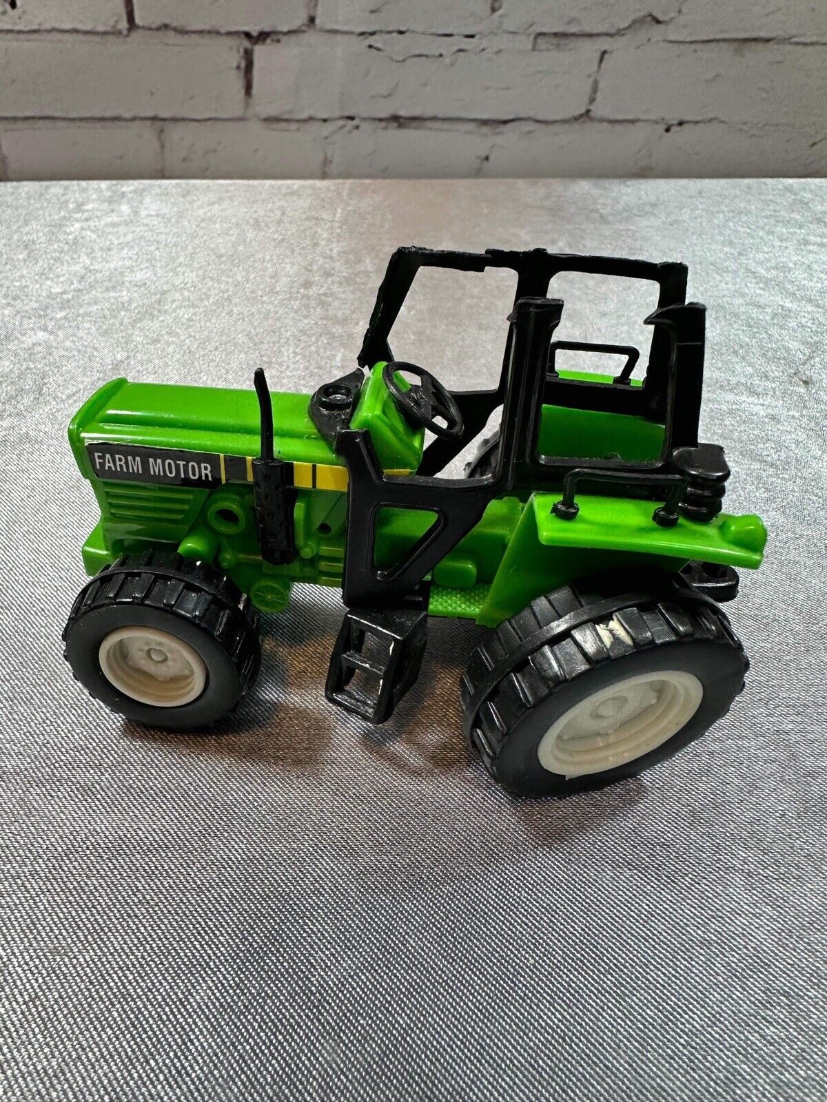 Vintage Farm Motor Tractor VTY 004