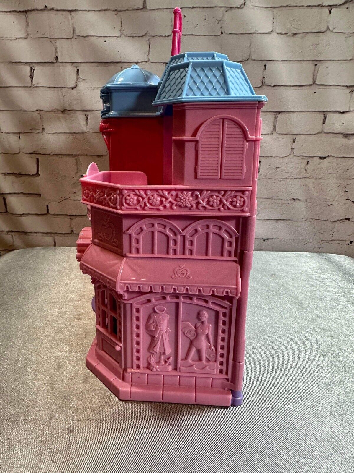 VTG Fisher Price Dolls 2001 Sweet Streets Hotel Cafe 75420 VTY