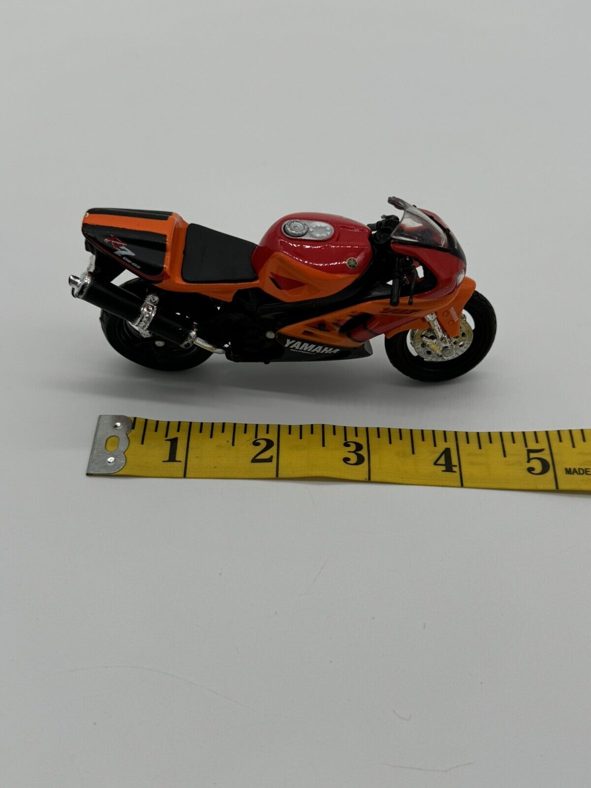 YAMAHA YZF-R7 MOTORCYCLE 1/18 SCALE COLLECTIBLE DIORAMA DIECAST MODEL BIKE