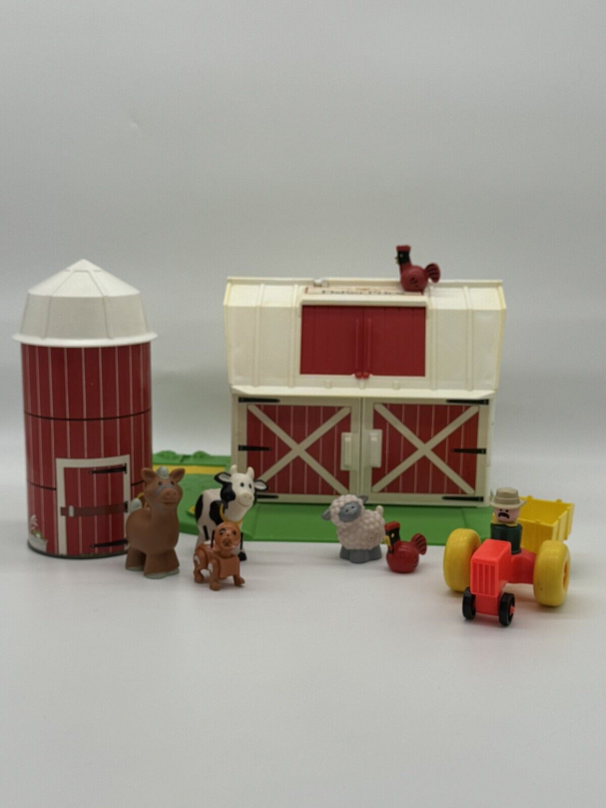 Vintage Fisher Price Little People Farm Barn Set VTY