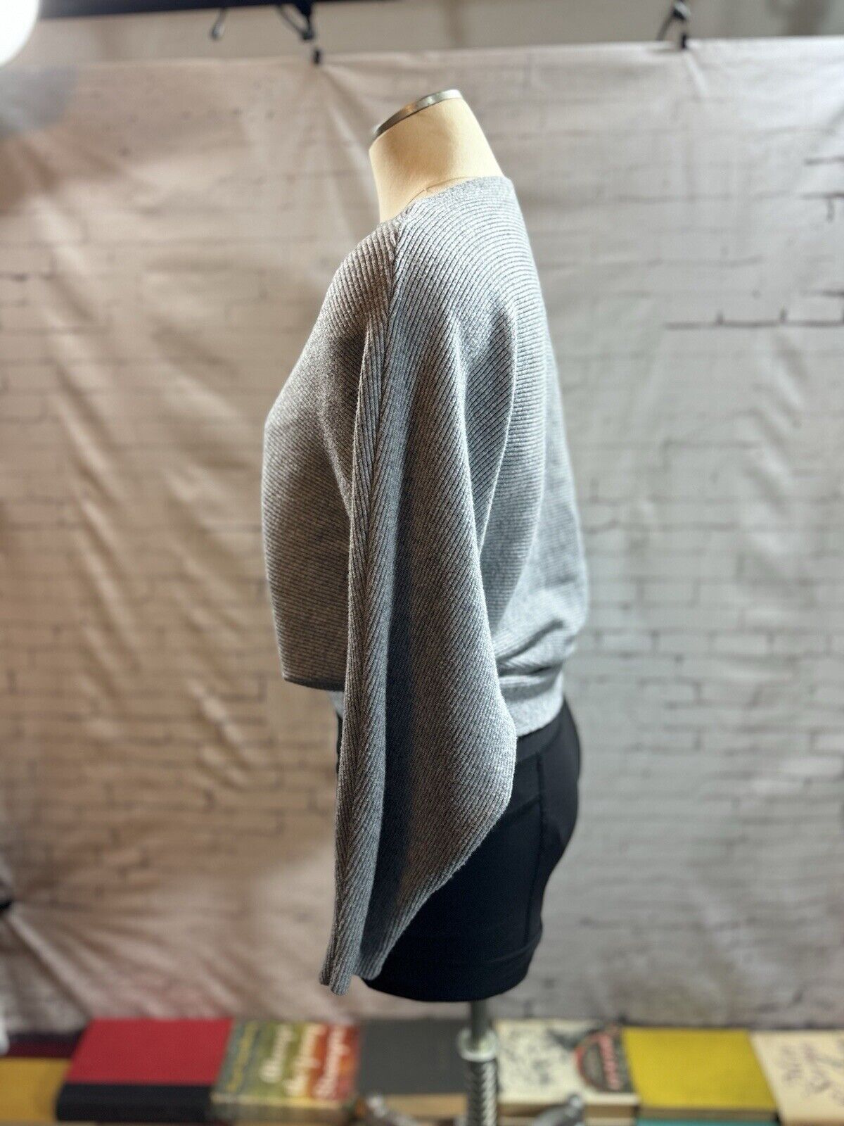 Women’s SZ M oversized Tunic Fitted Waistline Slit Neck Sweater - WCLTH 001