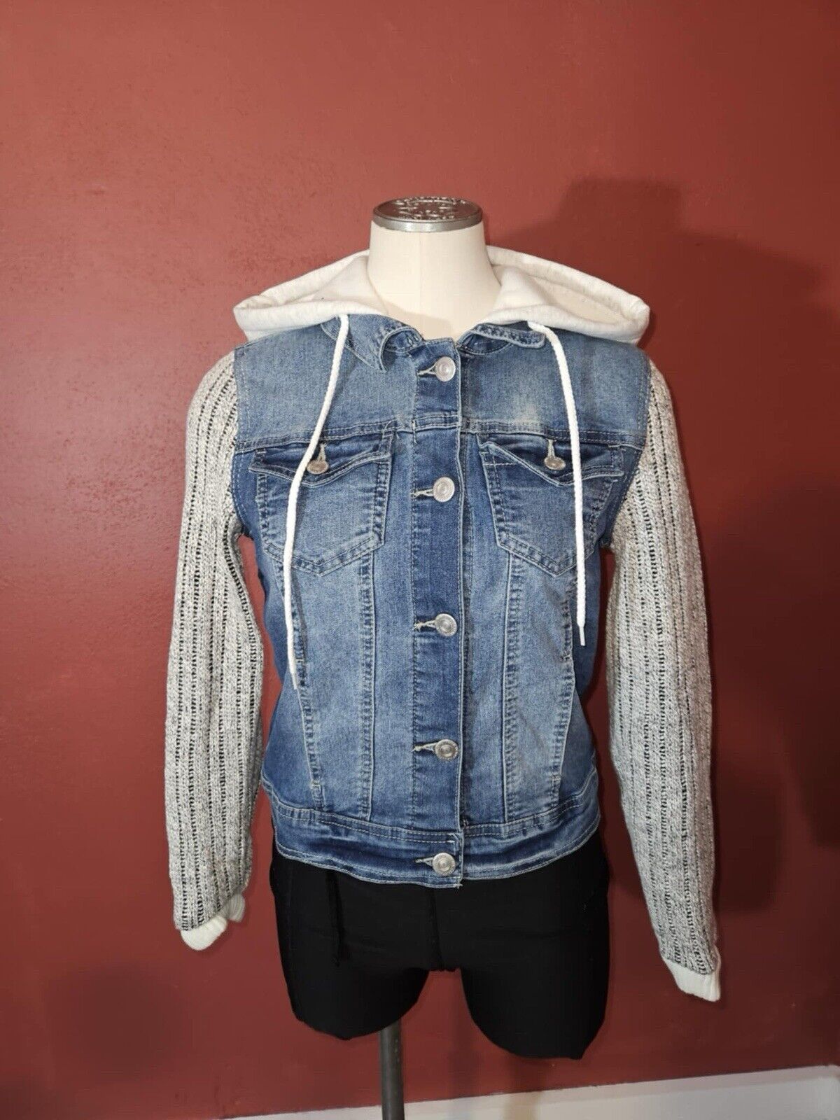 Wallflower Authentic Denim Dreamer Fit Juniors Jacket Sz M Sleeves Hoodie WCLTH