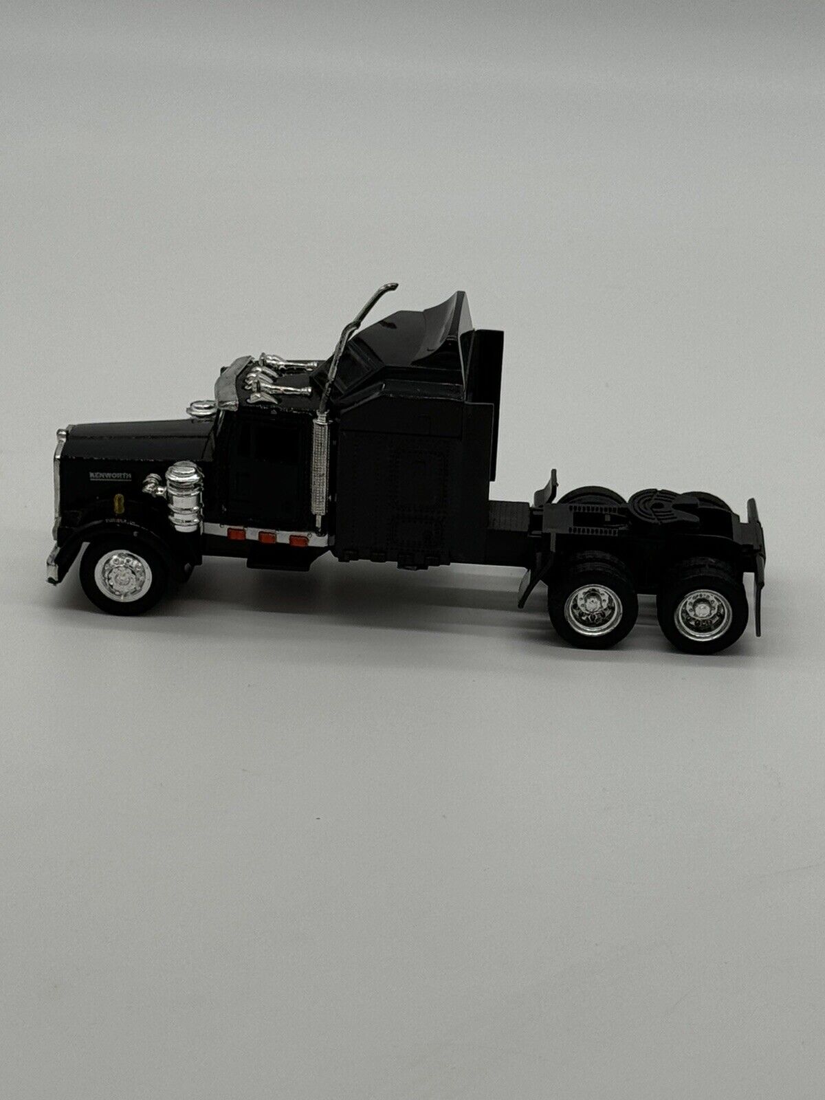 Vintage Kenworth Truck Semi Truck Black 1:32 Scale VTY