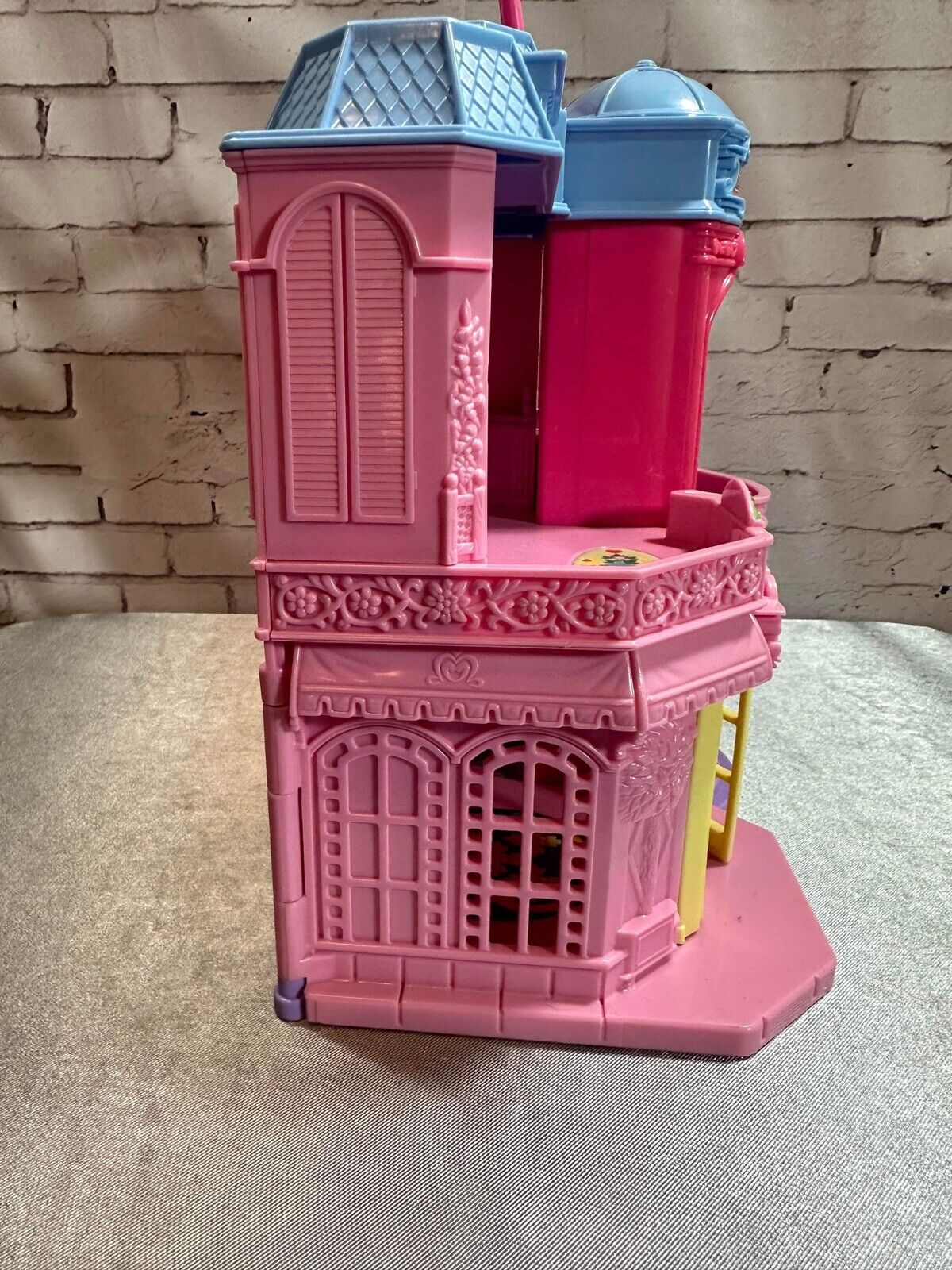 VTG Fisher Price Dolls 2001 Sweet Streets Hotel Cafe 75420 VTY