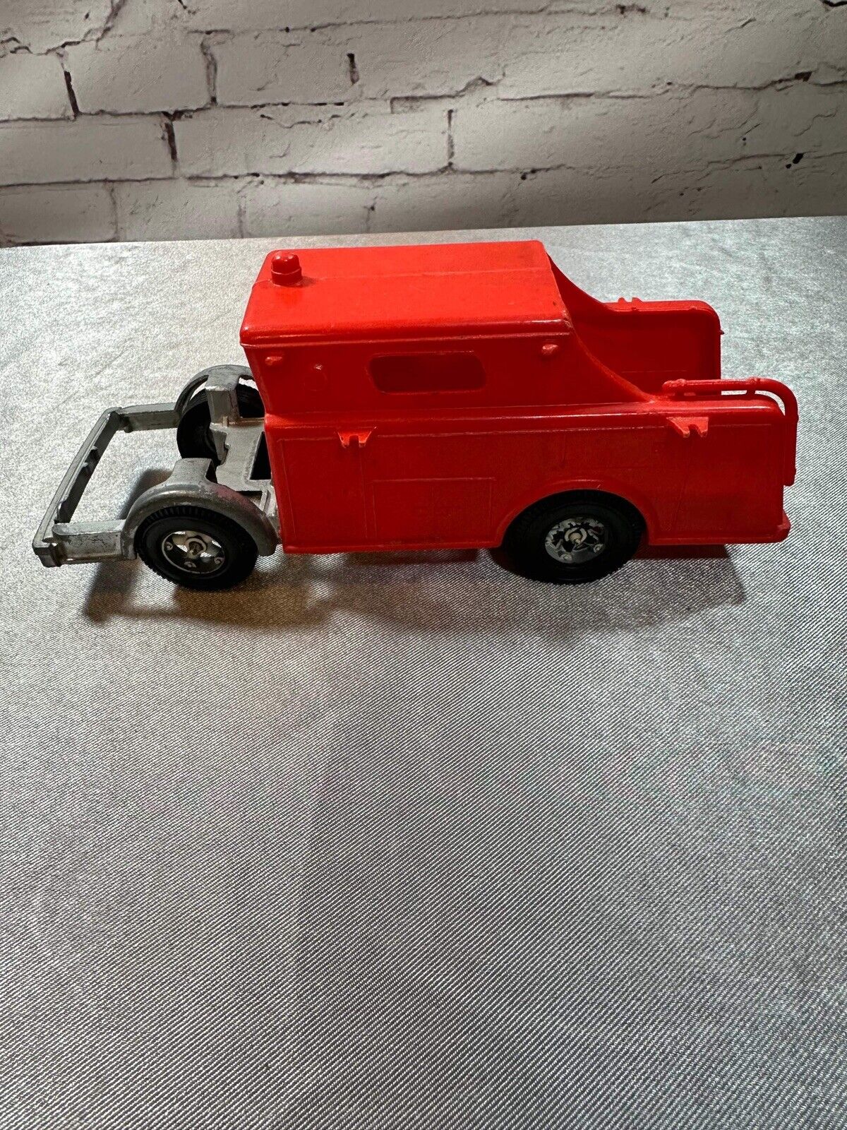 Hubley C 1960s Pressed Steel, Plastic Ford C Trailer Fire Rescue VTY 002