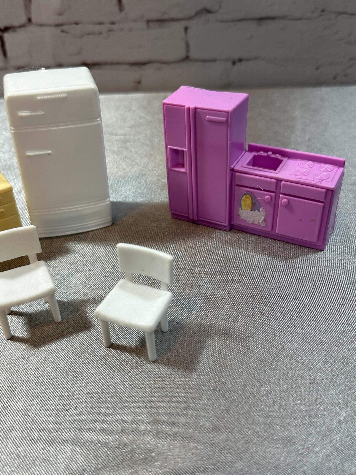 Lot of 8 Vintage Miniature Dollhouse Furniture & Appliances VTY 004