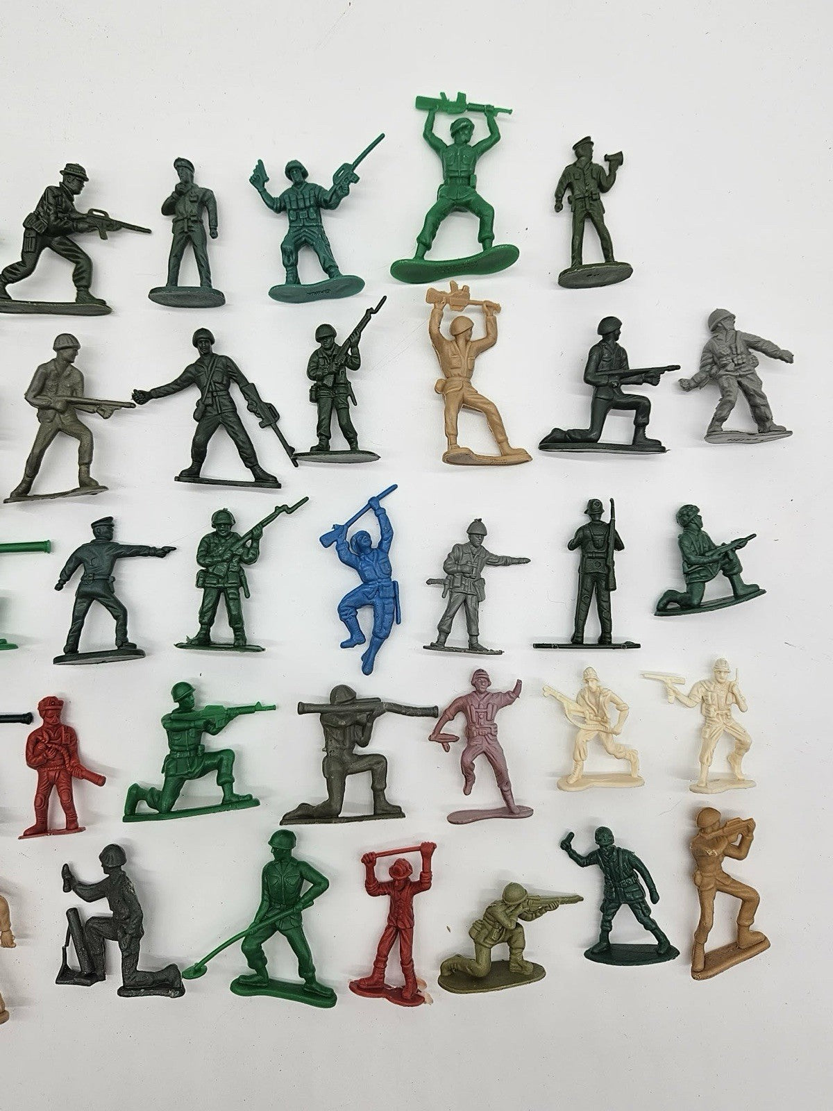 Vintage Plastic Army Men Soldiers Figures Lot Green Tan Blue Toy Soldiers WWII
