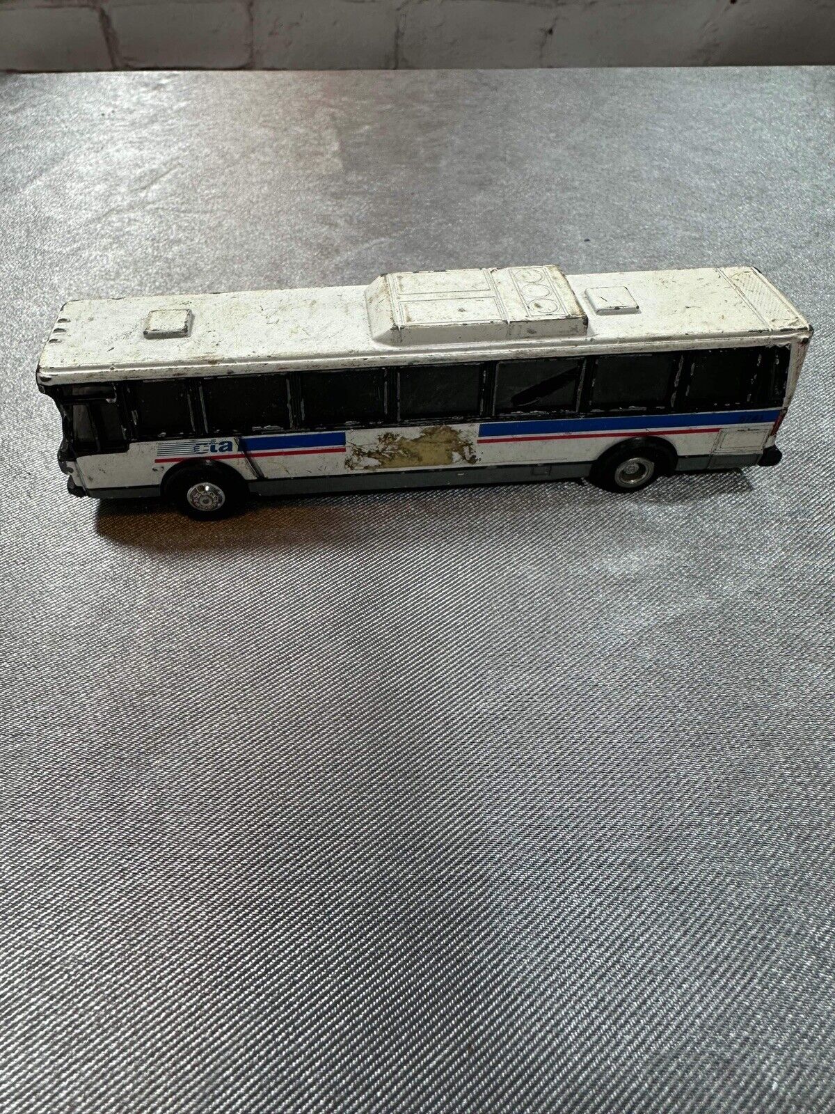 Road Champs 1:87th Scale CTA Chicago Bus VTY