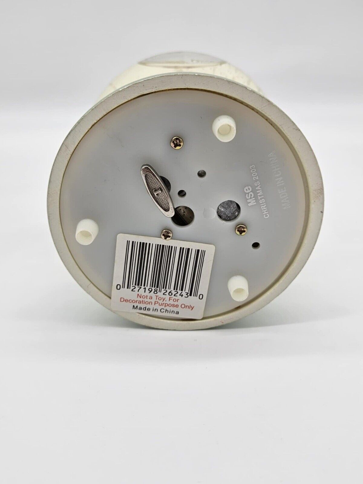 Holiday Scene Christmas Carolers Musical Snowglobe. Plays ‘The First Noel’