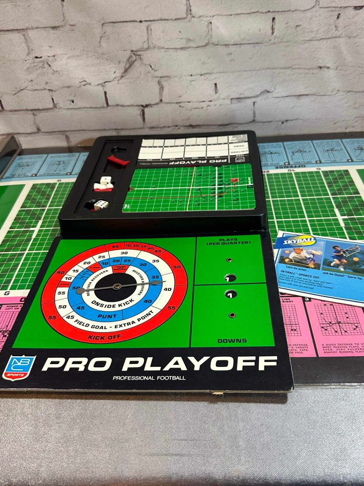 Vintage Toy Hasbro 4105 PRO PLAYOFF Professional Football NBC Board Game VGM