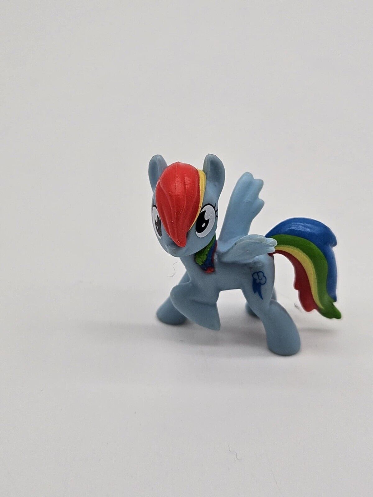 My Little Pony MLP Hersey Treasure Surprise Rainbow Dash Mini Figure