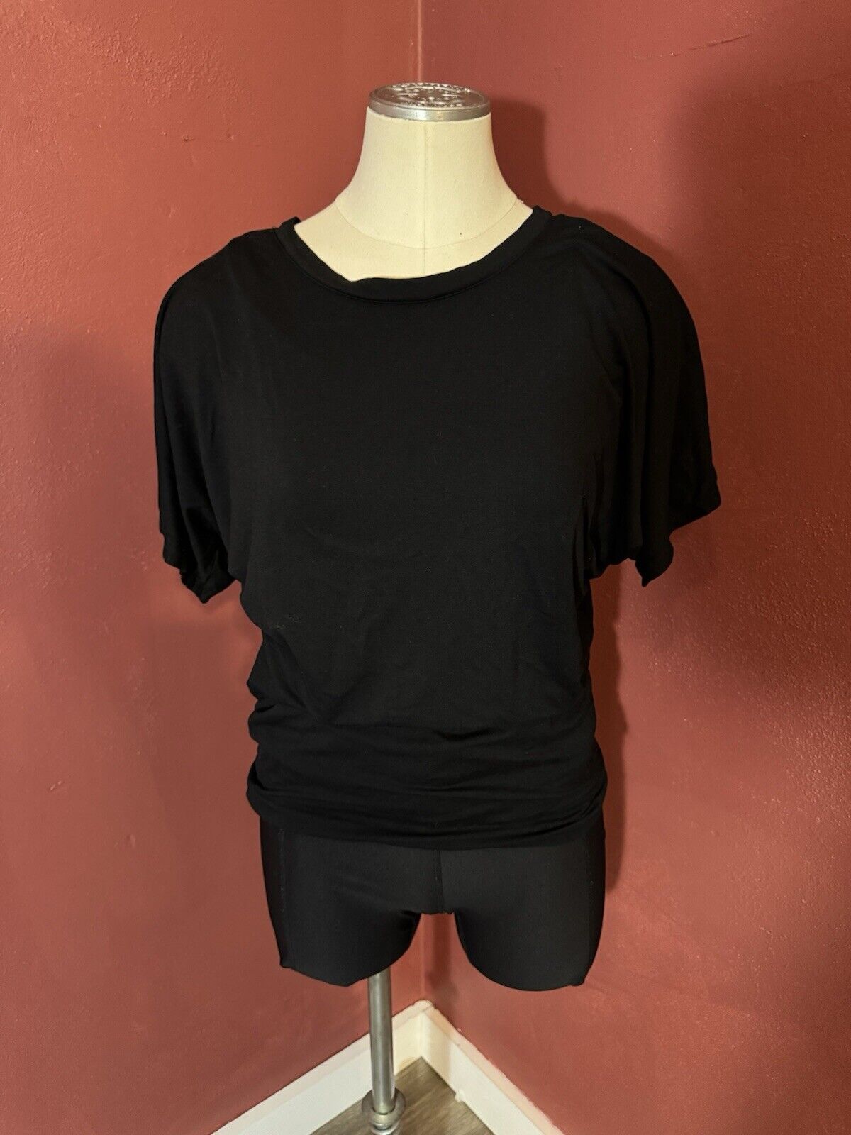 Women’s Free To Live SZ S Fitted Waistline Tunic Black Short Sleeve Top WCLTH