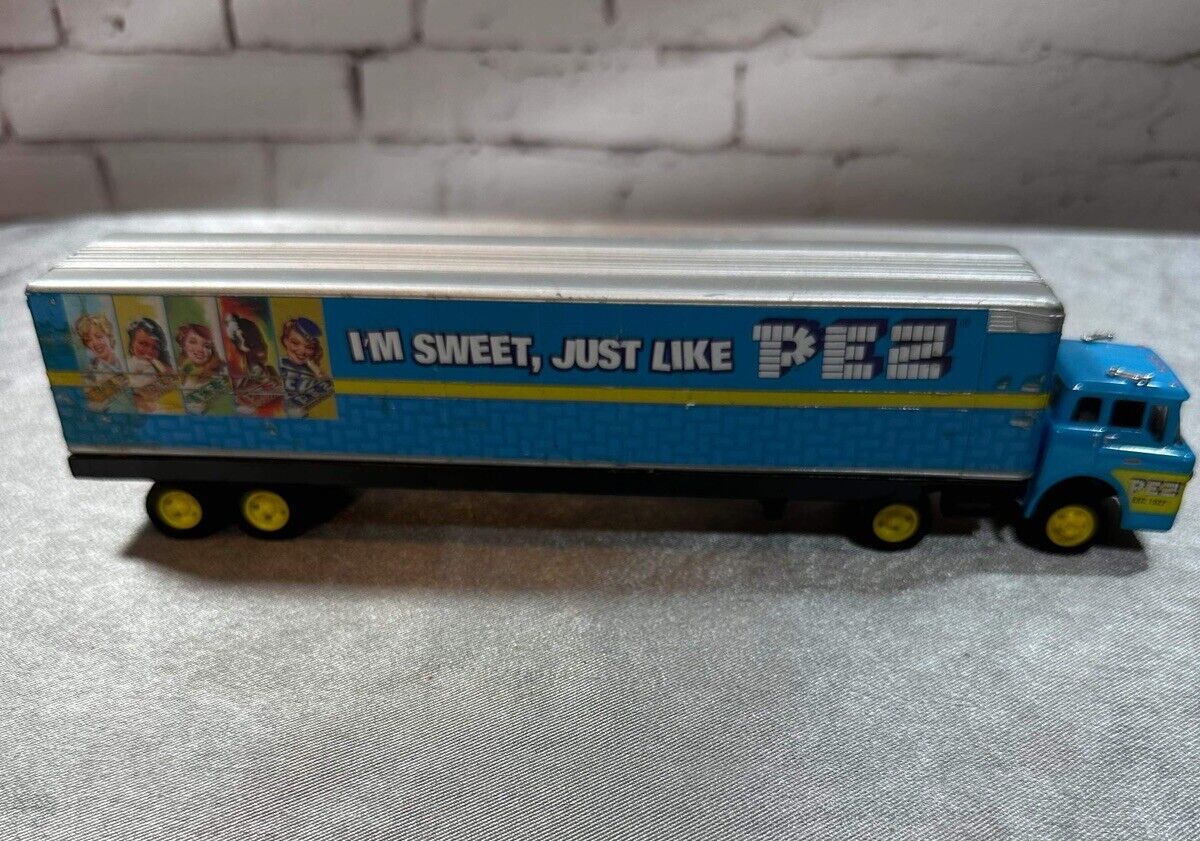 M2 Machines Pez 64 Ford C-950 & '65 Ford Econoline Delivery Van Diecast VTY 002